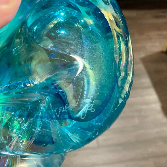 “Wilson” Large Iridescent Glass Conch Shell - Picture 3 of 7